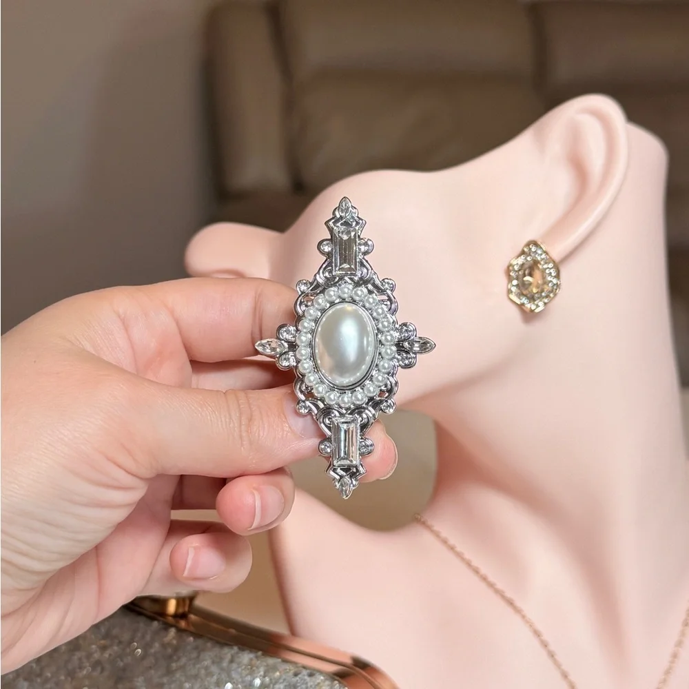 Elegant Silver and Pearl Brooch